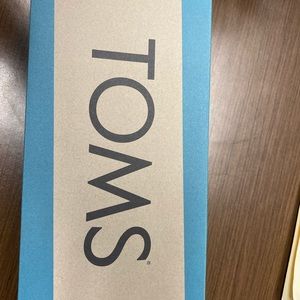 Women’s Toms Size 9